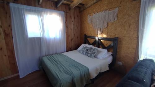 Lanin National Park Ski Chalet | Mini Casa en la montaña con vista a la CASCADA- Andes Alquileres