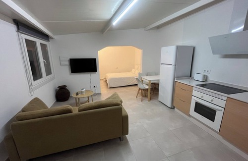 Alcabre Apartment | Mini-house with garden
