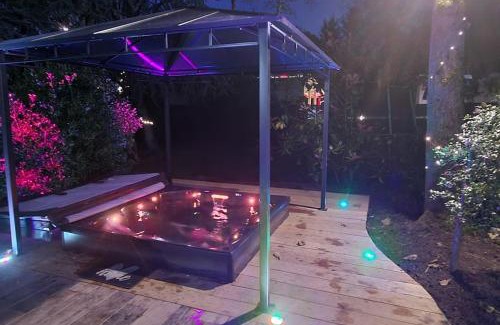 Pontault-Combault Ski Chalet | Mini maison Tiny house 6 per 3800m2 jardin Jacuzzi