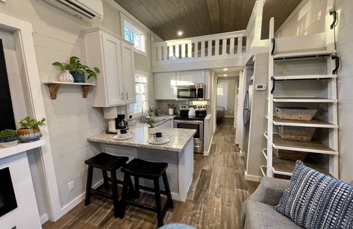 Tracy City Cabin | Mini Manor on the Mountain at The Retreat at Water's Edge