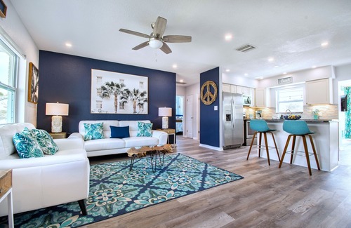South Pinellas Community Council House | MINI-RESORT: Poolside Bungalow + Poolside Cabana! 5 Minutes to Beach &