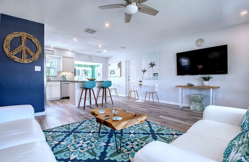South Pinellas Community Council House | MINI-RESORT: Poolside Bungalow + Poolside Cabana! 5 Minutes to Beach &