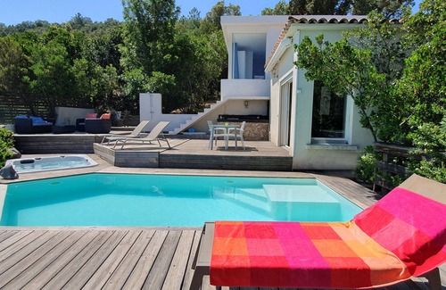 Tarcu House | MINI VILLA 2/4 persons LUXURY - QUIET - CHARM. PRIVATE POOL/JACUZZI WITH SEA VIEW.