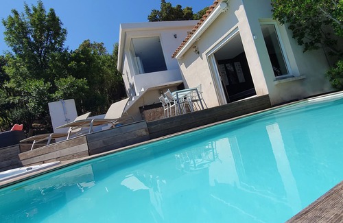 Tarcu House | MINI VILLA 2/4 persons LUXURY - QUIET - CHARM. PRIVATE POOL/JACUZZI WITH SEA VIEW.
