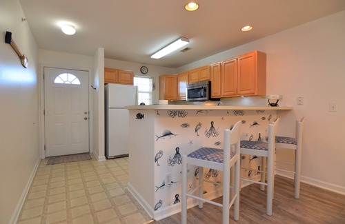 Rehoboth Beach Condo | MINI-WEEKS IN SWEET POOL COMMUNITY CONDO, 1203 The Palms, Rehoboth Beach, DE