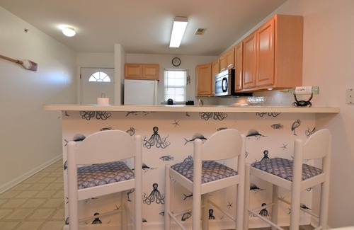 Rehoboth Beach Condo | MINI-WEEKS IN SWEET POOL COMMUNITY CONDO, 1203 The Palms, Rehoboth Beach, DE