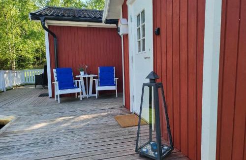 Trosa House | Minihus med stor trädgårdstomt nära golf och hav