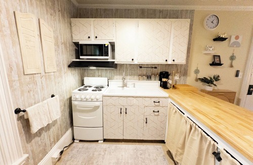 Skowhegan Apartment | Minimal & Cozy Victorian Private Room in Downtown Skowhegan