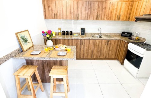 El Vecino Apartment | [Minimal Design Suite] 4min of Center + Free parking