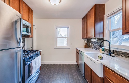 St. Louis Park House | Minimal, Modern, Centrally Located Home. Pet friendly!