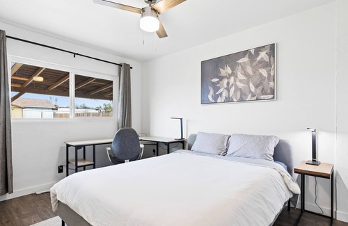 Central Escondido House | Minimalism & a Splash of Anime Home