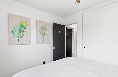 Central Escondido House | Minimalism & a Splash of Anime Home