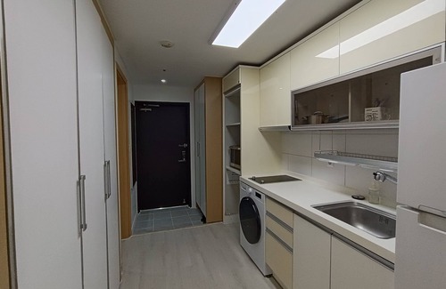 Banghwa-dong Apartment | Minimalism Stay 6 next to Gimpo Airport