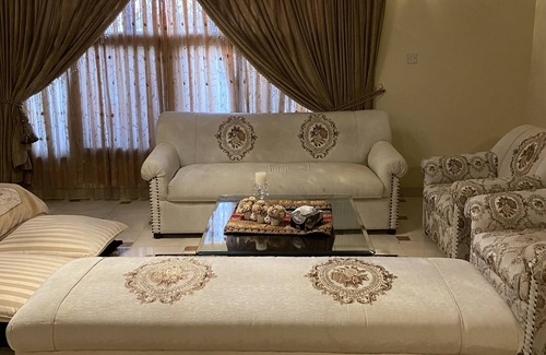Gulshan-e-Iqbal House | Minimalist house, 5 minutes from National Stadium