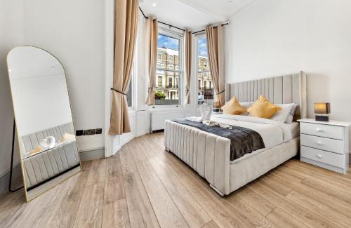 Holland Park Apartment | Minimalist Luxe 2BR Designer Retreat in Prime Kensington for 6 Next to Station Harrods