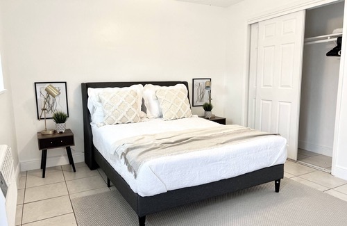 Riverside Park Apartment | Minimalist Mod apt7 * 2 Mls to beach, FLL, Cruises