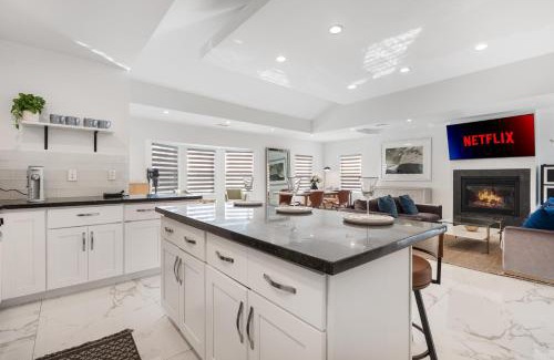 North Central House | Minimalist Modern 3Bed 3Bath House near the Rose Bowl in Pasadena