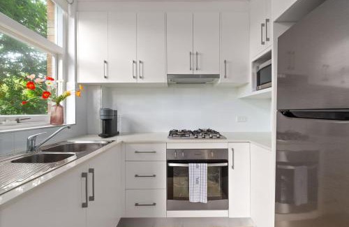 Mosman Apartment | Minimalist Mosman - Essential Stay near Beach & Zoo