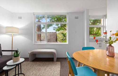 Mosman Apartment | Minimalist Mosman - Essential Stay near Beach & Zoo