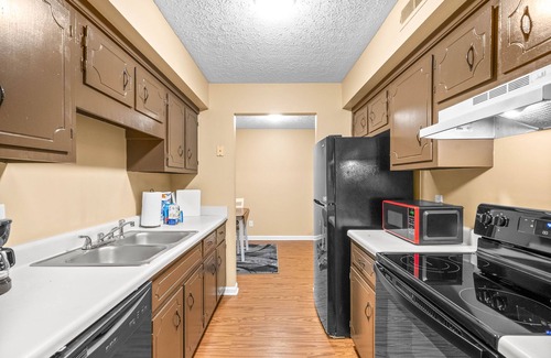 Clarksville Apartment | Minimalist, Pet Friendly, Exit 1- weekly, monthly discount