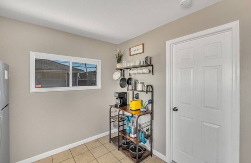 Madison Heights House | ★Minimalistic and Stylish Ranch w/Privacy Fence & No Stairs★ Metro Detroit
