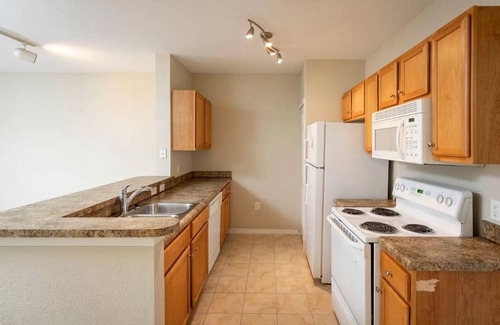 Dixie Belle Condo | Minimum1 month, 2 Bed, 1 bath resort style +pools ,for Desney/Orlando