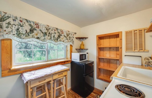 Allenspark Apartment | 'Minnehaha' Allenspark Cabin Near Hiking!