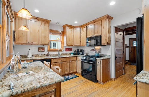 Linden Hills House | MINNeSTAY* Cottage on Upton | Linden Hills