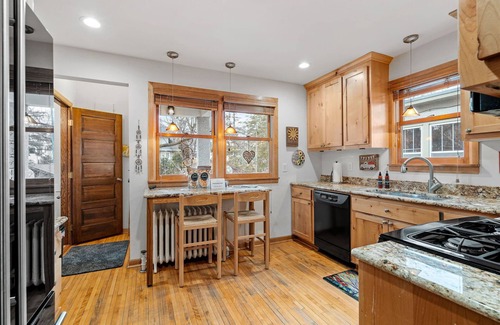Linden Hills House | MINNeSTAY* Cottage on Upton | Linden Hills