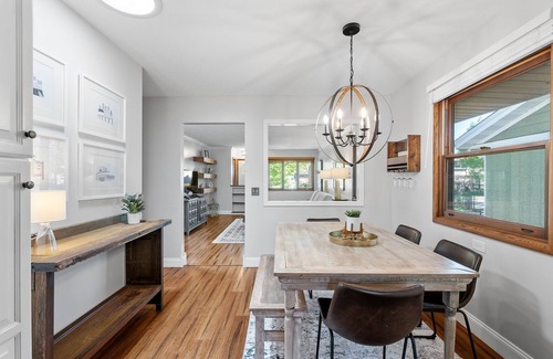 Robbinsdale House | MINNeSTAY* Crystal Lake Clubhouse Modern | Family