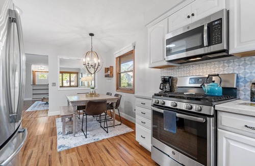 Robbinsdale House | MINNeSTAY* Crystal Lake Clubhouse Modern | Family