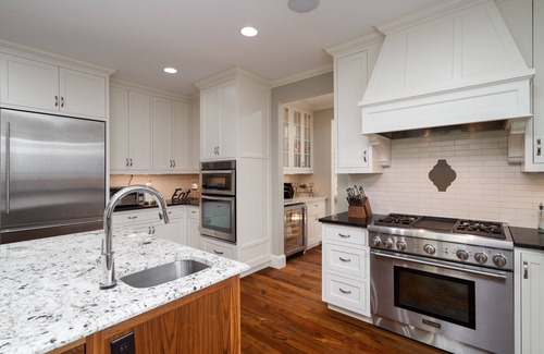 Cedar-Isles-Dean House | MINNeSTAY* Dean Parkway Estate Luxury | Spacious