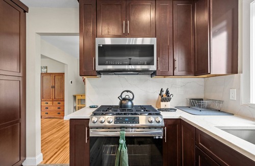 Burnsville House | MINNeSTAY* Keating Court |