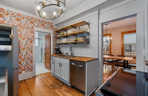 Powderhorn Park House | MINNeSTAY* Powderhorn Perch | Private Fenced Yard