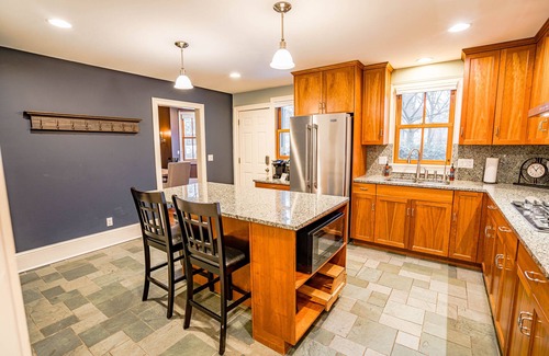 West Seventh House | MINNeSTAY* The Irvine | Xcel Center | Historic | Spacious
