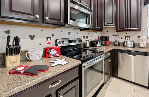 Davenport House | Minnie Mansion Luxury Disney Villa Arcade, Pool