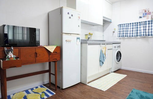 Mapo Apartment | MINNY HOUSE 305. New Open. Best location in Hongdae. Close to hongdae sta.