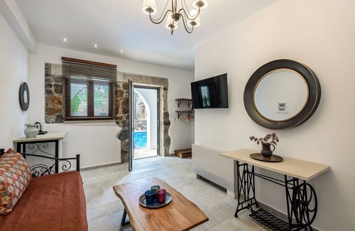 Agriles House | Minos Country Living Hannah Maria Suite