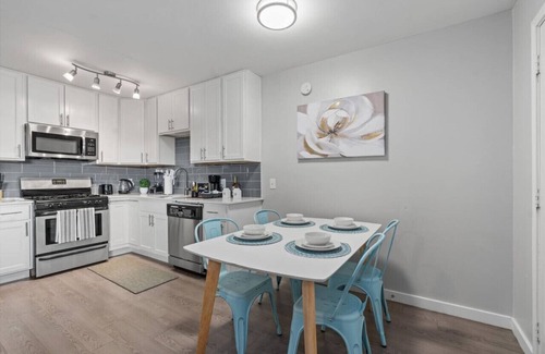 Hyde Park Apartment | Mins 2 Dwntown ~ Private Retreat ~ Austin Cove