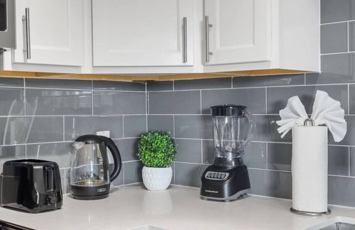 Hyde Park Apartment | Mins 2 Dwntown ~ Private Retreat ~ Austin Cove