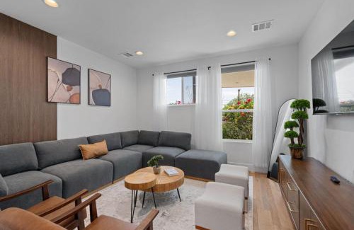 University Hills and Windsor Park House | Mins 2 Formula 1 Lux Retreat