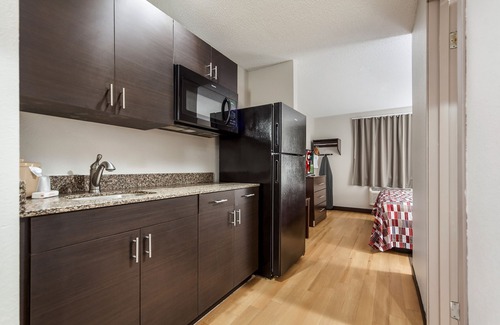 Council Bluffs Hotel | Mins From Dining & Shopping! Kitchenette. On-site Pool, FREE Parking!