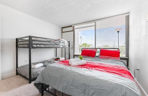 West Kissimmee Apartment | Mins from Disney Gym Pool Parking Pet Friendly
