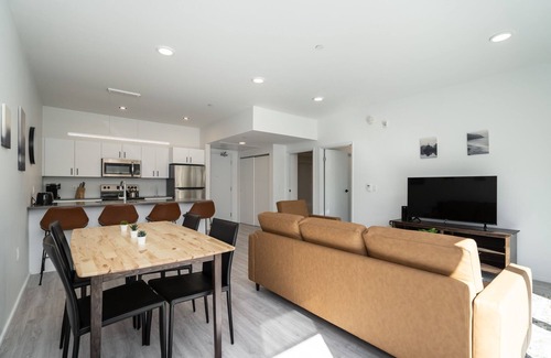 Birds Hill Condo | Mins from DT + Luxury 1 Bed (104+1755)