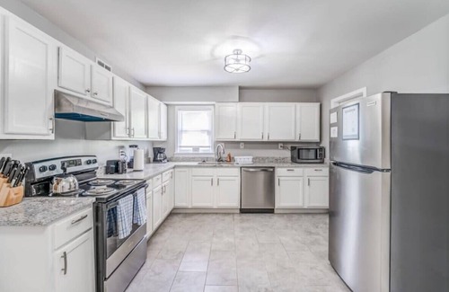 Whitehaven House | Mins to Airport & Dining- Wonderful in Whitehaven