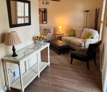 Quincy Apartment | Mins to Blessing Hospital, Miss River, Country Club