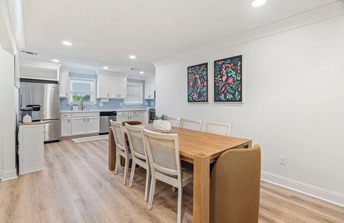 Shoreline Park House | Mins to Casino & Beach~Waterfront~FirePit~GolfCart