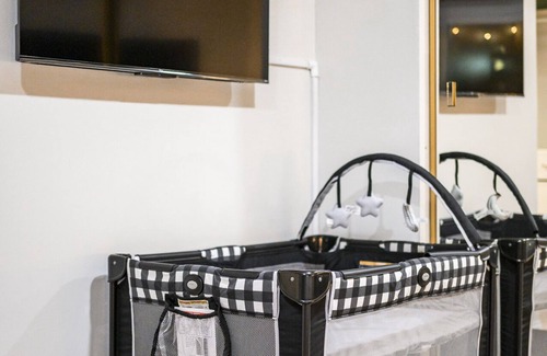 Fullerton House | Mins to Disney! Luxury 4BD - Pool & Arcade