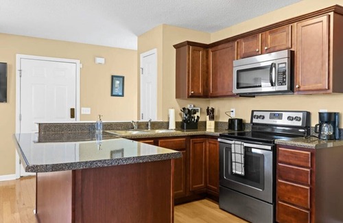 Missionary Ridge House | Mins to Downtown! Deck & Firepit - Elmwood Retreat