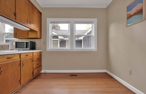 Terry Sanford House | Mins to Downtown & Ft Bragg! Crafty in Haymount